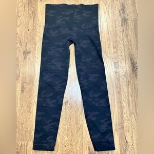 SPANX Women’s Black Camo Gray Leggings XL